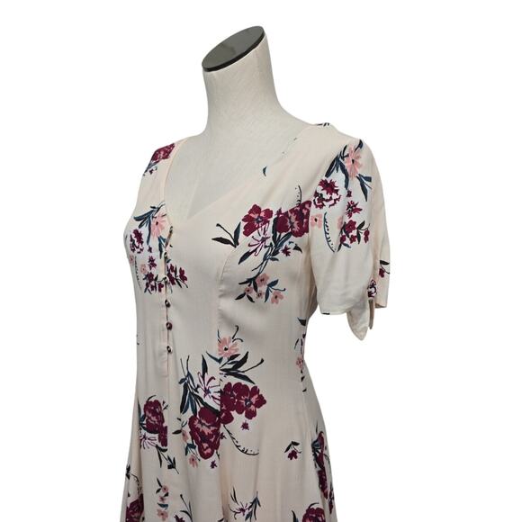 ASTR The Label Women Short Sleeve Floral V-Neck Viscose Dress Size Small - Picture 10 of 13